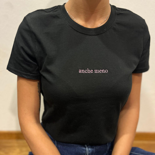 T-shirt Donna con ricamo " anche meno "